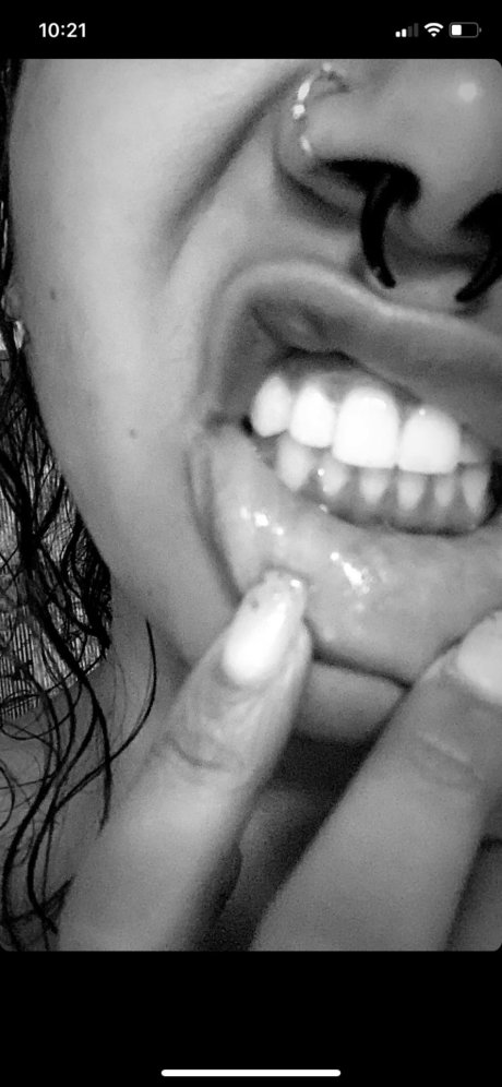 Naakte gelekte OnlyFans-foto van Goddess Calypso  Mz Fortune