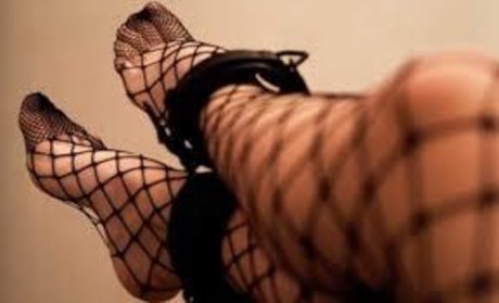 Naakte gelekte OnlyFans-foto van Masked Madam