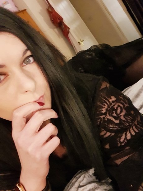 Naakte gelekte OnlyFans-foto van Bad Charlie