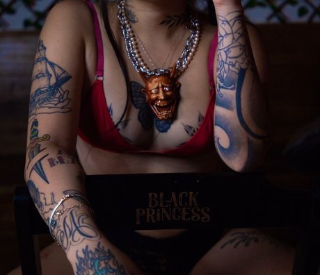 Naakte gelekte OnlyFans-foto van Mizu