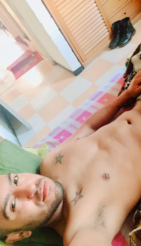 Naakte gelekte OnlyFans-foto van Novita85