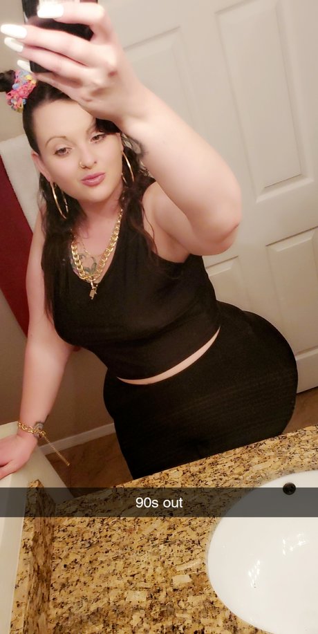 Naakte gelekte OnlyFans-foto van Italian Queen