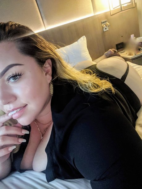 Naakte gelekte OnlyFans-foto van Sariyah