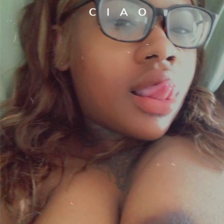 Naakte gelekte OnlyFans-foto van Paradise