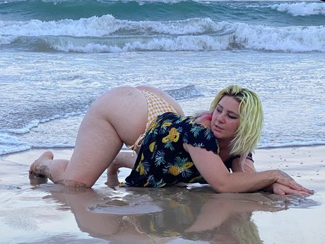 Naakte gelekte OnlyFans-foto van Maskedkittenxoxo