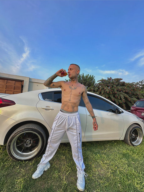 Naakte gelekte OnlyFans-foto van Facundo Avila