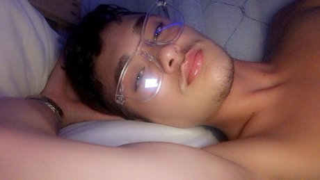 Naakte gelekte OnlyFans-foto van Ezzy
