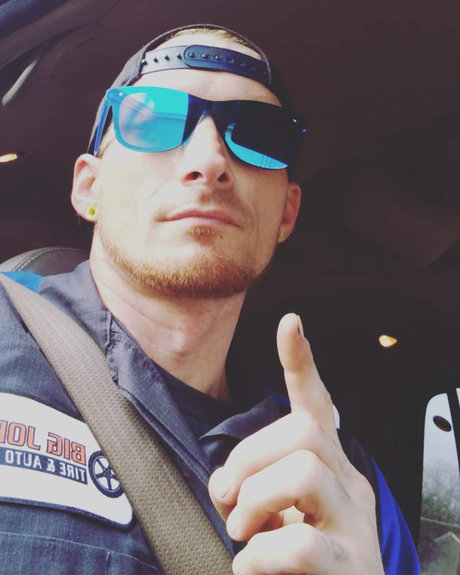 Naakte gelekte OnlyFans-foto van Brokenapostle