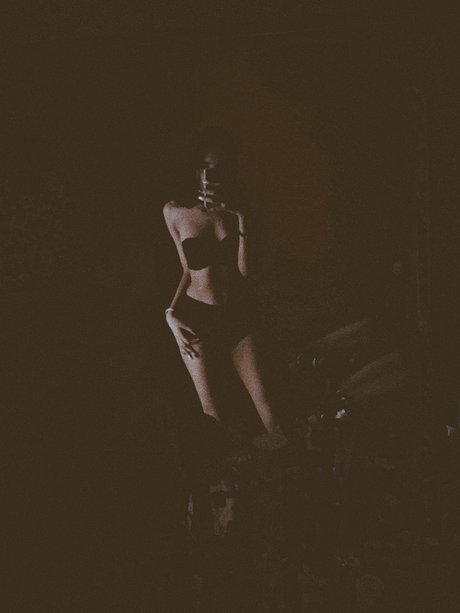 Naakte gelekte OnlyFans-foto van Carti