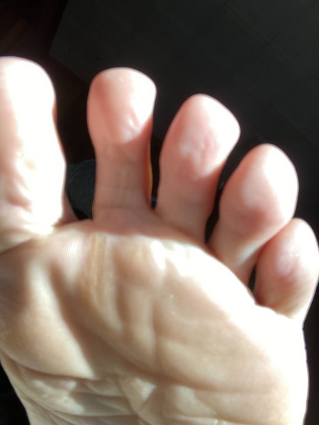 Naakte gelekte OnlyFans-foto van Feet For You