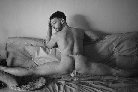 Naakte gelekte OnlyFans-foto van Faberok
