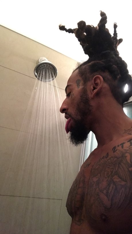 Naakte gelekte OnlyFans-foto van Romello Champagne Carter