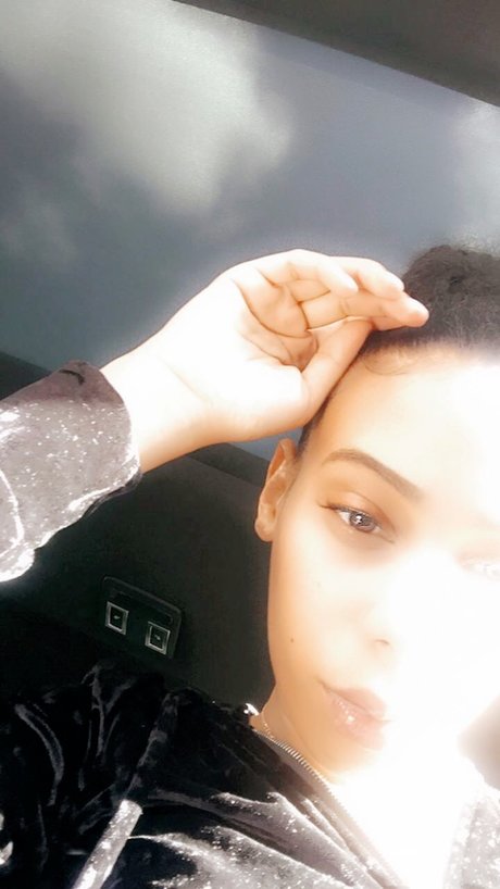 Naakte gelekte OnlyFans-foto van Ferrarilove