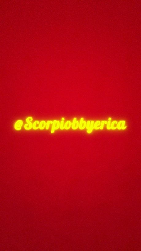 Naakte gelekte OnlyFans-foto van Scorpiobbyerica