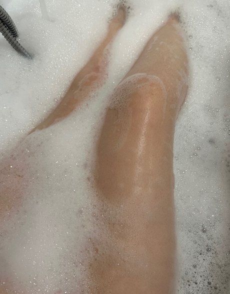 Naakte gelekte OnlyFans-foto van Liv Kaira