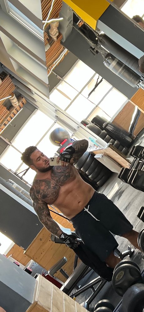 Naakte gelekte OnlyFans-foto van Costa Costa