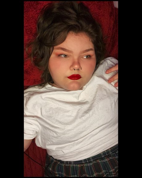 Naakte gelekte OnlyFans-foto van Dora