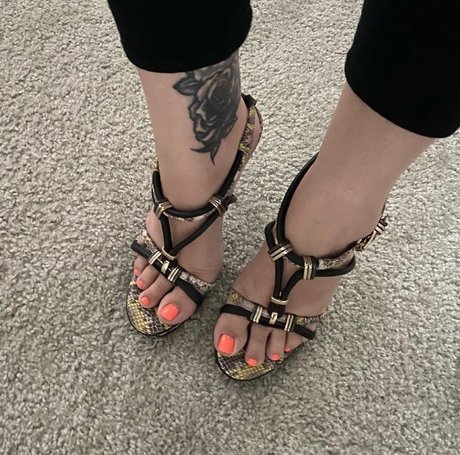 Naakte gelekte OnlyFans-foto van Fabfeetandheels