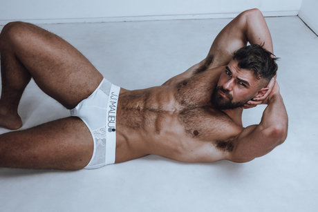 Naakte gelekte OnlyFans-foto van Masterbaytes