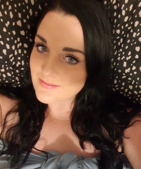 Naakte gelekte OnlyFans-foto van Girl On Fire