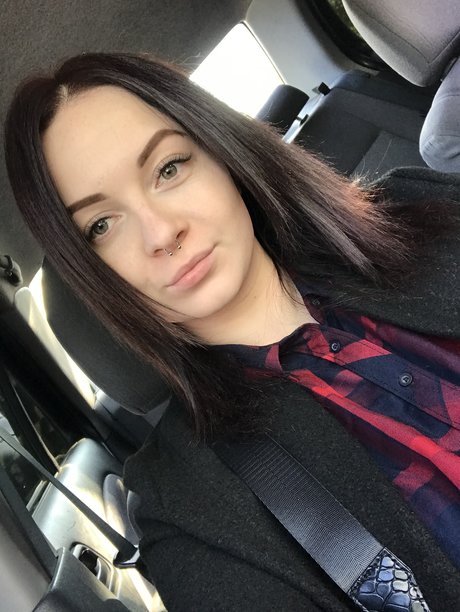 Naakte gelekte OnlyFans-foto van Irinacherni