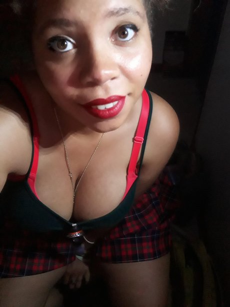 Naakte gelekte OnlyFans-foto van Peekaboo Babe