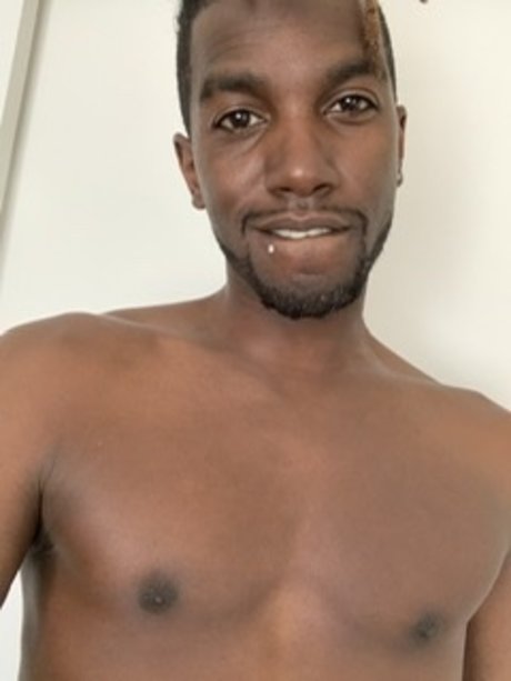 Naakte gelekte OnlyFans-foto van Infamousdexxx