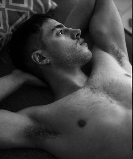Naakte gelekte OnlyFans-foto van Miguel Lpez Bautista