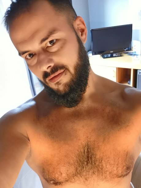 Naakte gelekte OnlyFans-foto van Penatren86
