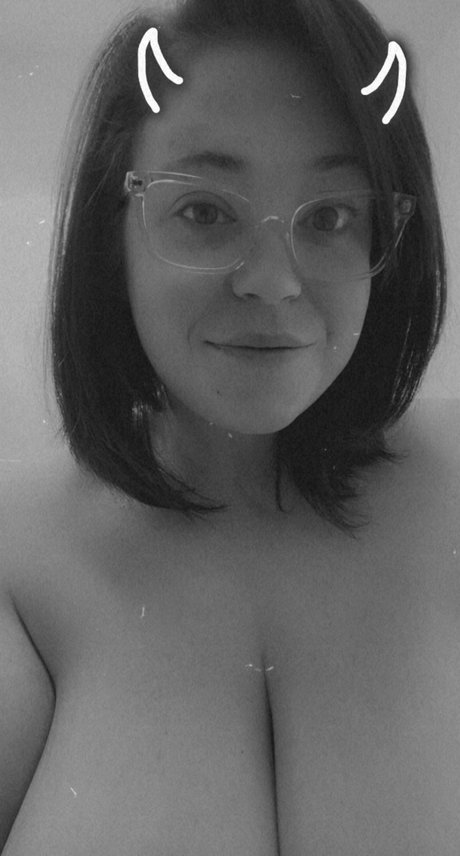 Naakte gelekte OnlyFans-foto van Faith