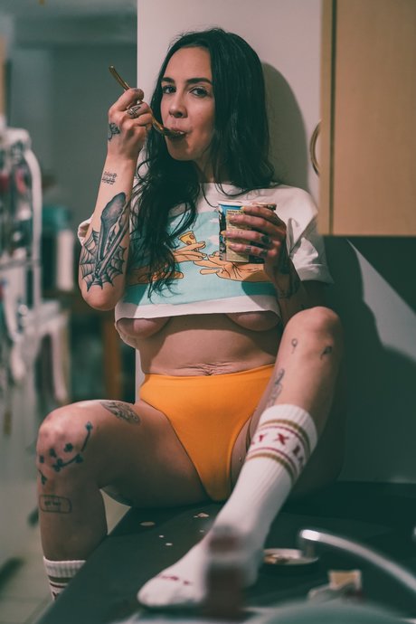 Naakte gelekte OnlyFans-foto van Kitty