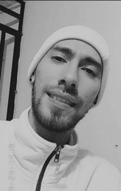 Naakte gelekte OnlyFans-foto van Ludwyg Van Morales
