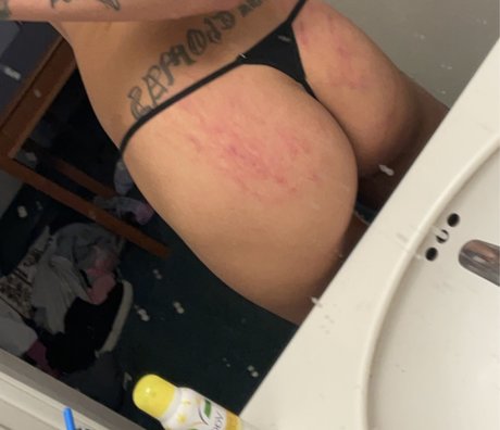 Naakte gelekte OnlyFans-foto van Mimis Sexi Body 