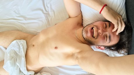 Naakte gelekte OnlyFans-foto van Hugo