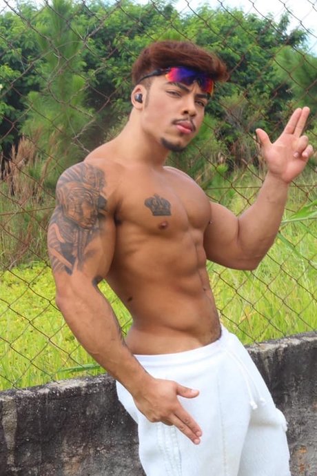 Naakte gelekte OnlyFans-foto van Vinny Roy