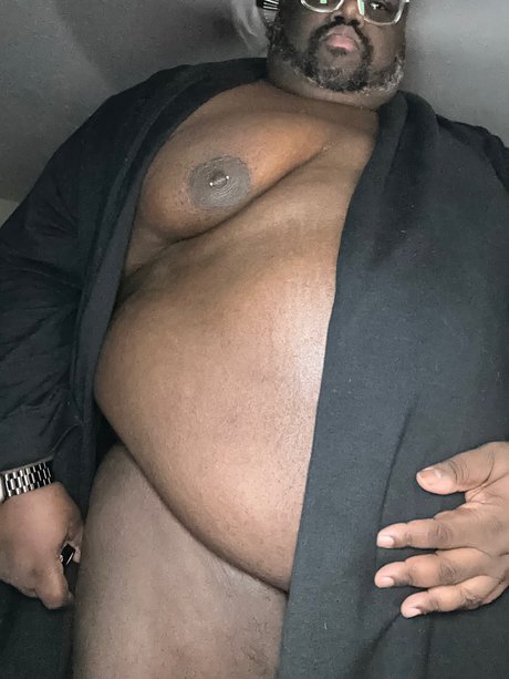 Naakte gelekte OnlyFans-foto van Theonewiththetongue