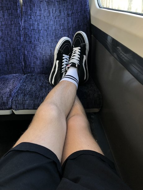 Naakte gelekte OnlyFans-foto van Feet Boy