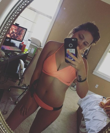 Naakte gelekte OnlyFans-foto van Fooya