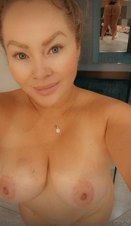 Naakte gelekte OnlyFans-foto van Notyouraverage