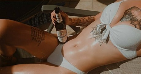 Naakte gelekte OnlyFans-foto van Littlemissnaughtytw