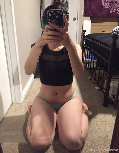 Naakte gelekte OnlyFans-foto van Sn0wryn
