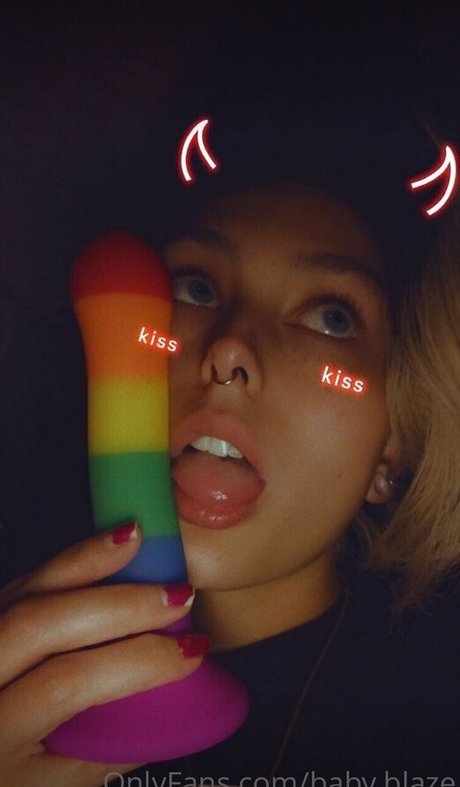 Naakte gelekte OnlyFans-foto van Babyblaze
