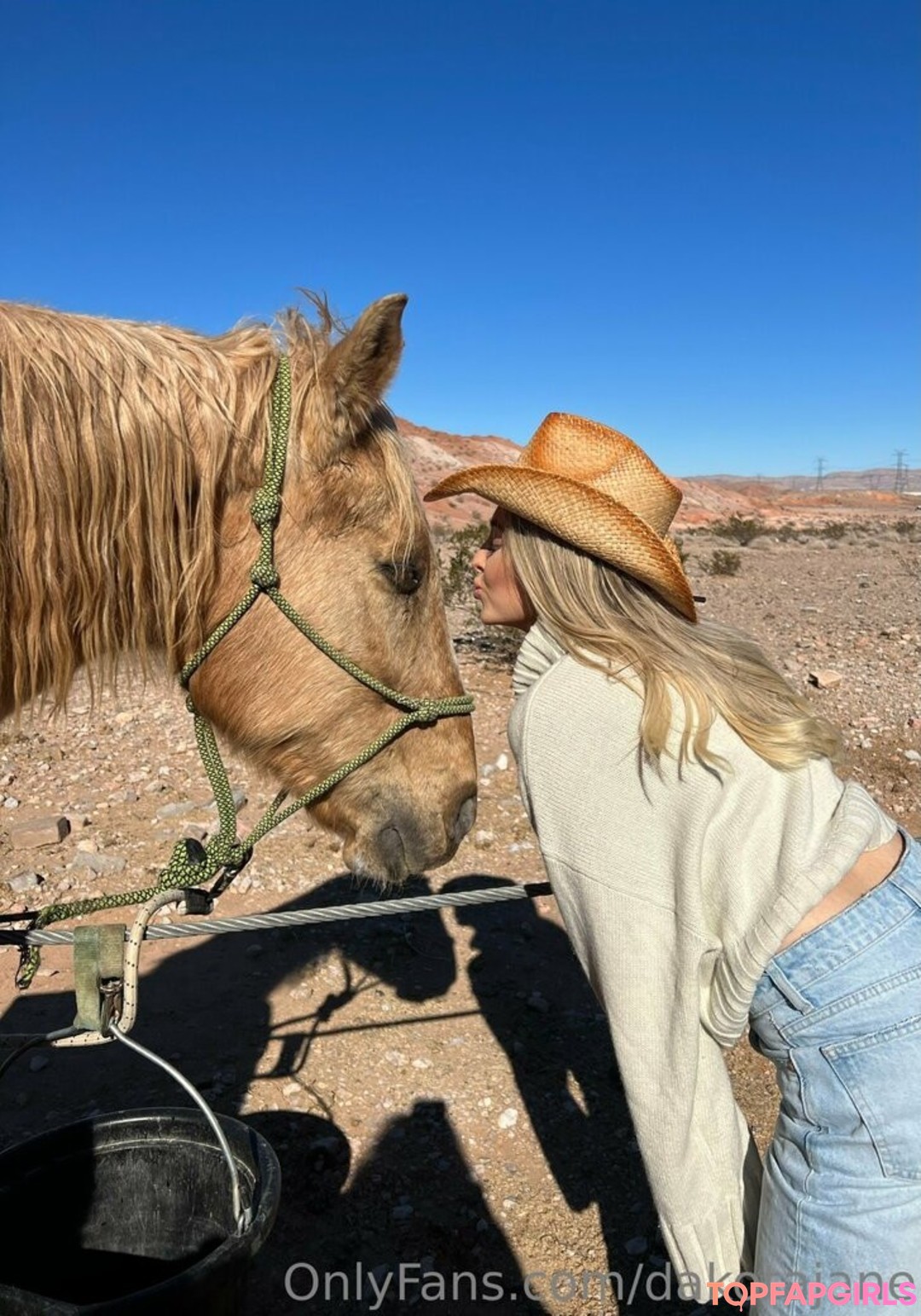 Naakte gelekte OnlyFans-foto van Dakotajane #25 Naakte gelekte OnlyFans-foto van Dakotajane #25