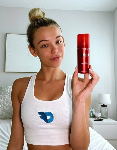 Naakte gelekte OnlyFans-foto van Makeupwithmeredithh