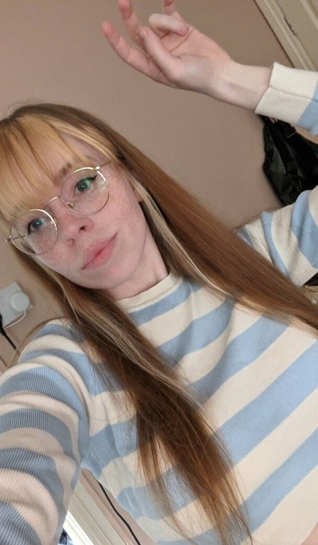 Naakte gelekte OnlyFans-foto van Bat Maisie