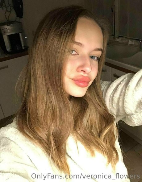 Naakte gelekte OnlyFans-foto van Veronicaflowers