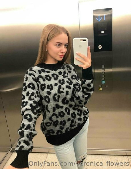 Naakte gelekte OnlyFans-foto van Veronicaflowers