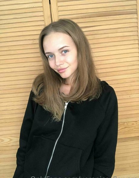 Naakte gelekte OnlyFans-foto van Veronicaflowers