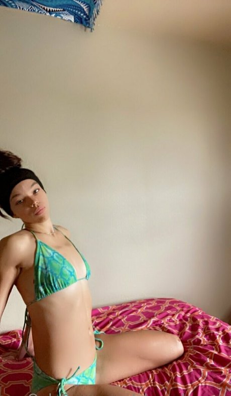 Naakte gelekte OnlyFans-foto van Alauralopezz