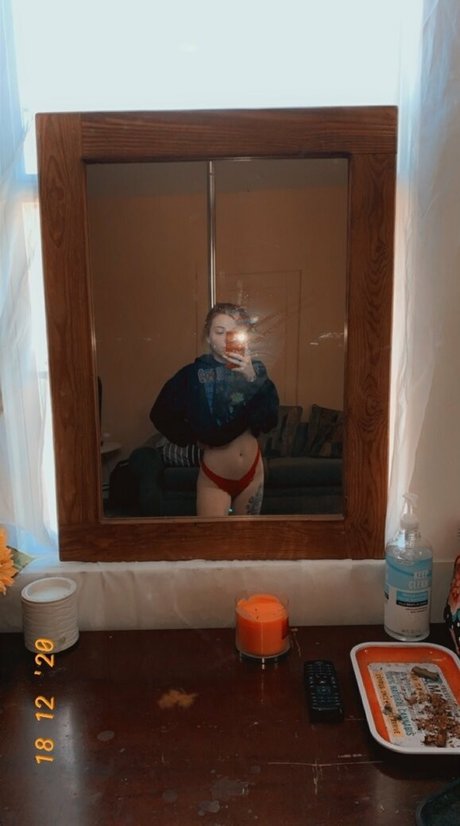 Naakte gelekte OnlyFans-foto van Gingersbellycontent